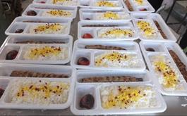 توزیع ۲۰۰ پرس غذای گرم  بین ایتام مشهد  در طرح پویش سید الشهدای مقاومت حج و زیارت استان