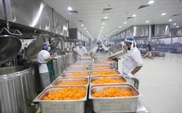 مسئول تغذیه و تدارکات حج تمتع 98 : طبخ روزانه 151 هزار پرس غذا در آشپزخانه های مکه و مدینه