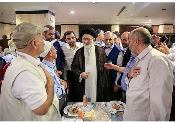 دیدار نماینده ولی فقیه با زائران ایرانی مستقر در مدینه منوره