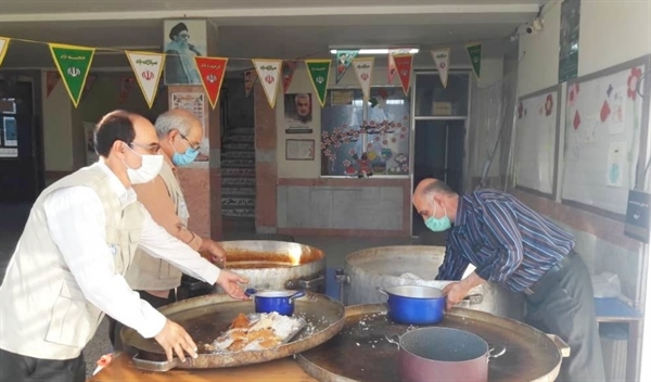 توزیع ۱۰۰۰ پرس غذای گرم توسط کارگزاران زیارتی استان بمناسبت عید غدیر بین نیازمندان شهرستان مشهد