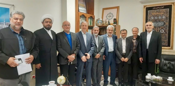 دیدار تعدادی از مدیران پیشکسوت حوزه حج و زیارت استان با حجت‌الاسلام والمسلمین شجاع